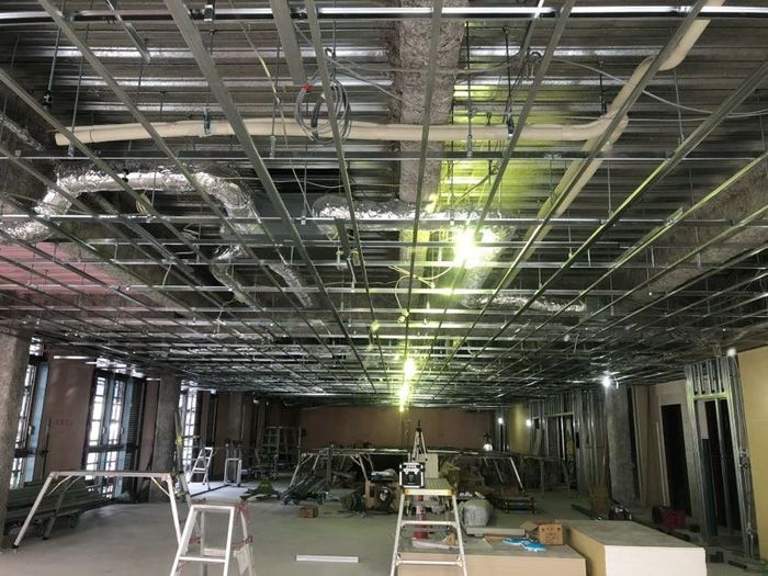 天井の軽量鉄骨下地施工の現場